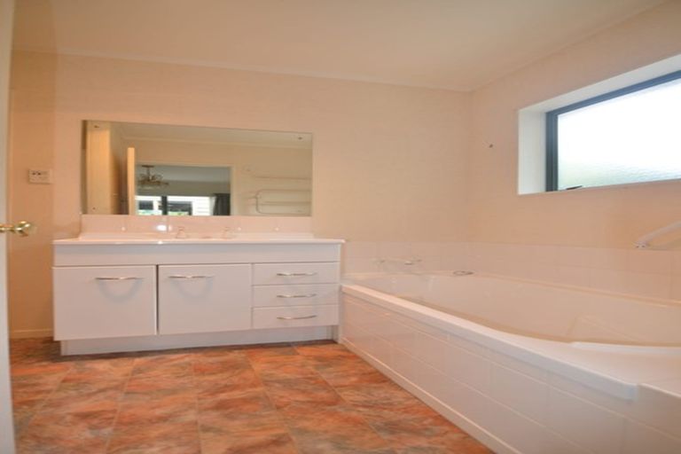 Photo of property in 20a Armagh Road, Blockhouse Bay, Auckland, 0600