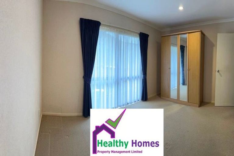 Photo of property in 8 Ballyward Close, East Tamaki, Auckland, 2013