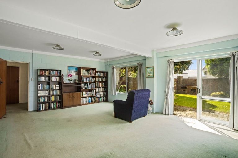 Photo of property in 13 Julian Place, Westown, New Plymouth, 4310