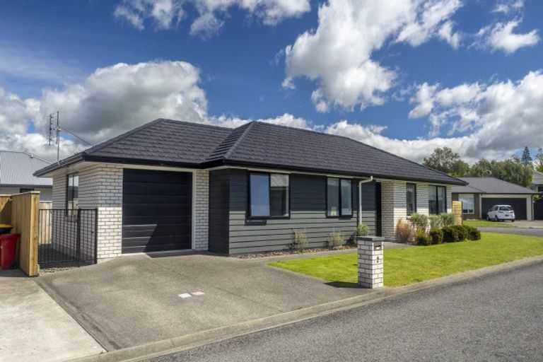 Photo of property in 2 Tarata Grove, Lansdowne, Masterton, 5810