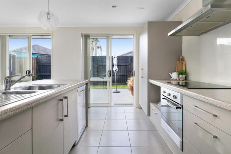 Photo of property in 1 Horokaka Place, Papamoa Beach, Papamoa, 3118