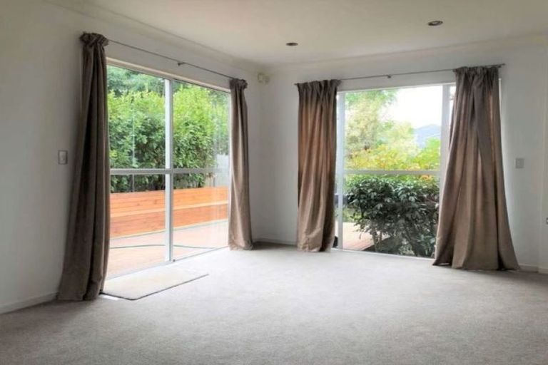 Photo of property in 23 Gibbston Crescent, Flat Bush, Auckland, 2016