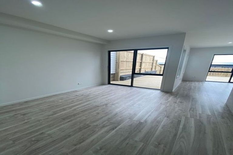 Photo of property in 6 Paina Crescent, Massey, Auckland, 0614