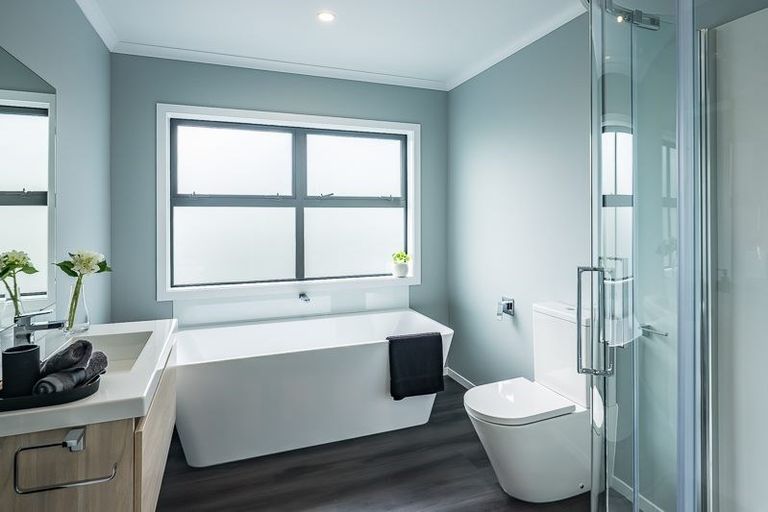 Photo of property in 37a Tiromoana Road, Raumati South, Paraparaumu, 5032