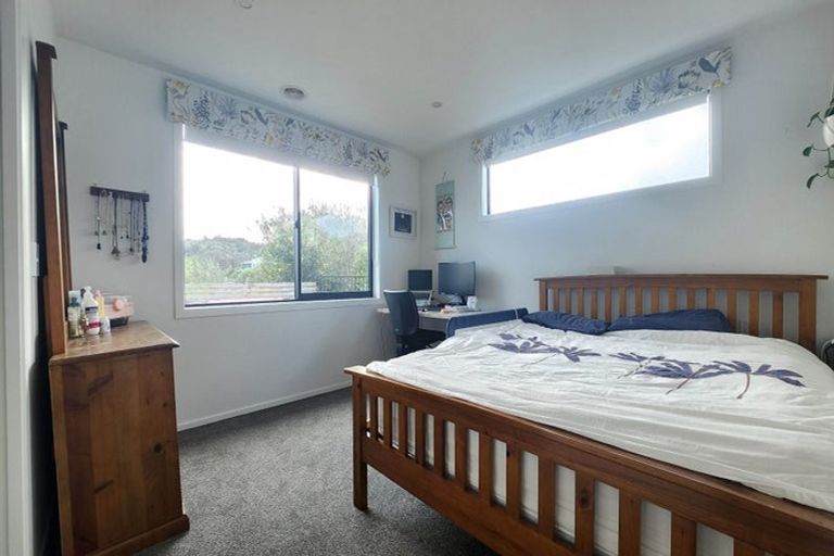 Photo of property in 6 Cartographer Way, Whitby, Porirua, 5024