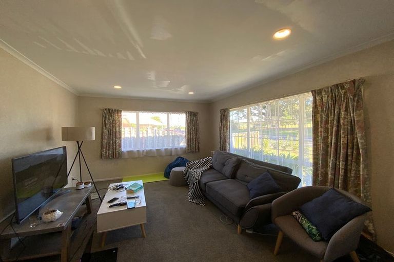 Photo of property in 2/246 Cascades Road, Botany Downs, Auckland, 2010