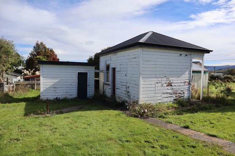 Photo of property in 5 Clark Street, Owaka, 9535