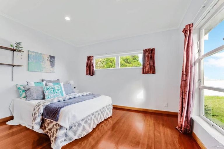 Photo of property in 505 East Coast Road, Murrays Bay, Auckland, 0630