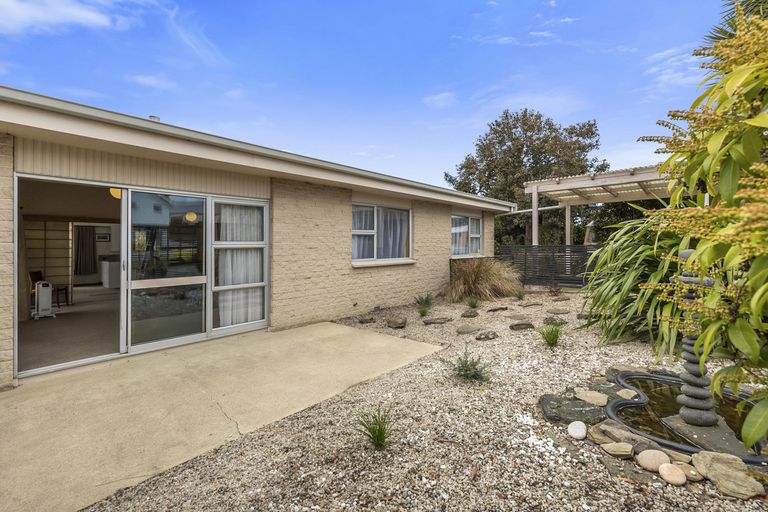 Photo of property in 28 Estuary Crescent, Fairfield, Dunedin, 9018