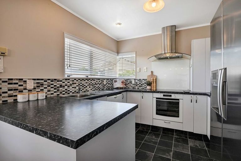 Photo of property in 6 Renown Place, Spotswood, New Plymouth, 4310