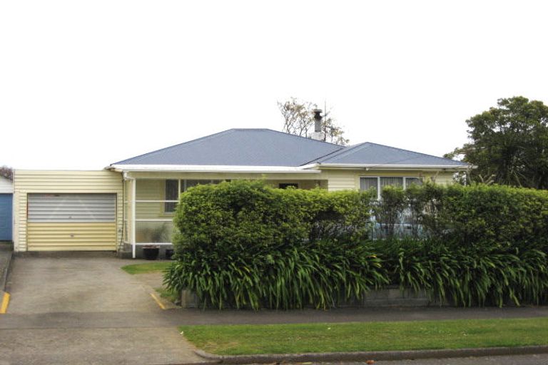 Photo of property in 6 Miro Street, Merrilands, New Plymouth, 4312