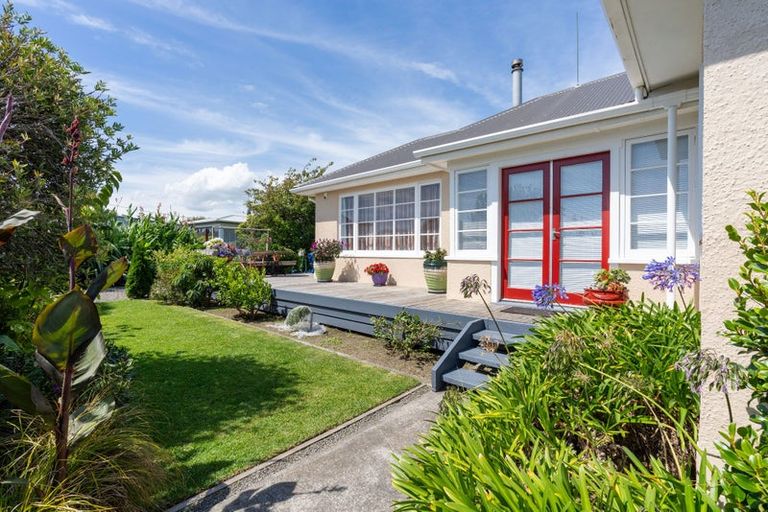 Photo of property in 1 Huia Street, Foxton Beach, Foxton, 4815