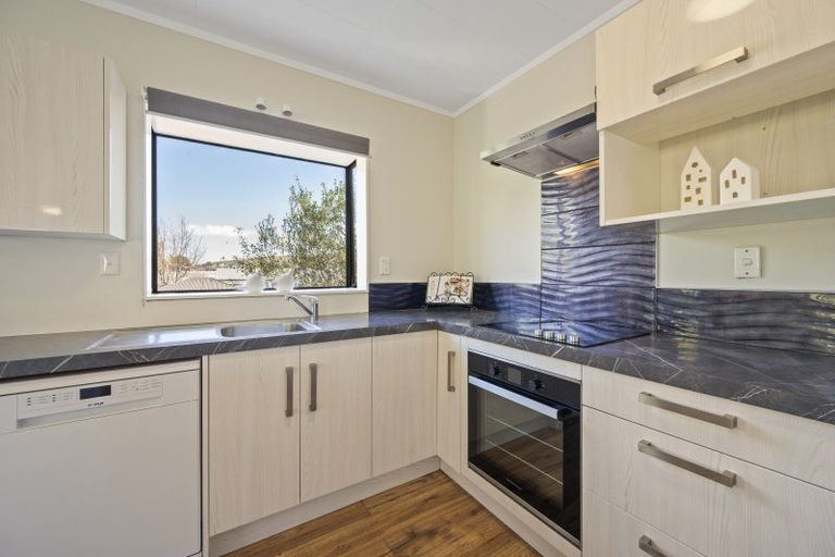 Photo of property in 28 Warwick Crescent, Taradale, Napier, 4112