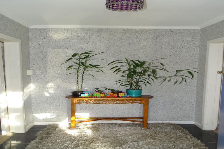 Photo of property in 11 Seddon Avenue, Papatoetoe, Auckland, 2104