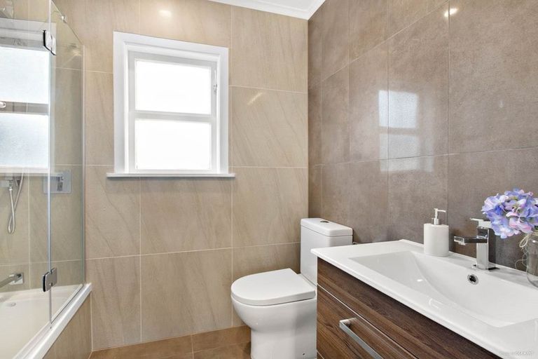 Photo of property in 6b Mckean Avenue, Manurewa, Auckland, 2102