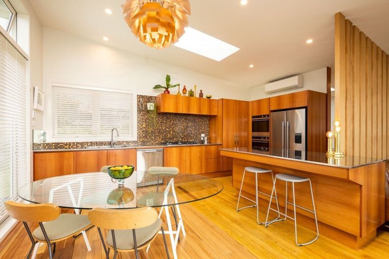 Photo of property in 189 Mangorei Road, Merrilands, New Plymouth, 4312