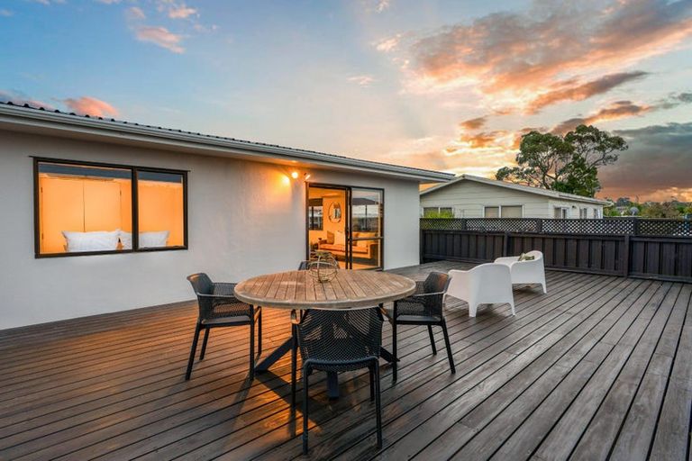 Photo of property in 1/99 Henderson Valley Road, Henderson, Auckland, 0612