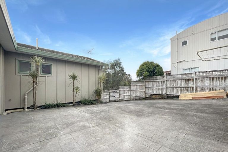 Photo of property in 60 Zefiro Drive, Massey, Auckland, 0614