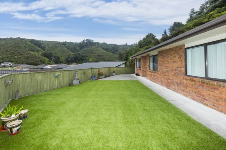 Photo of property in 40 King Charles Drive, Kingsley Heights, Upper Hutt, 5018