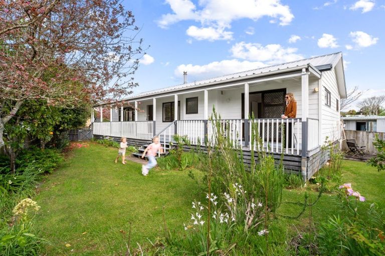 Photo of property in 135 Everitt Crescent, Whangamata, 3620