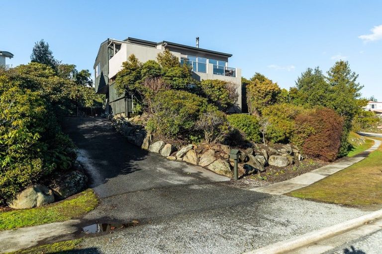 Photo of property in 4 Cedar Drive, Kelvin Heights, Queenstown, 9300