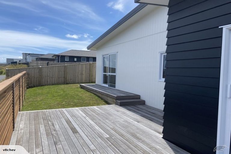 Photo of property in 2 Omaka Place, Aotea, Porirua, 5024