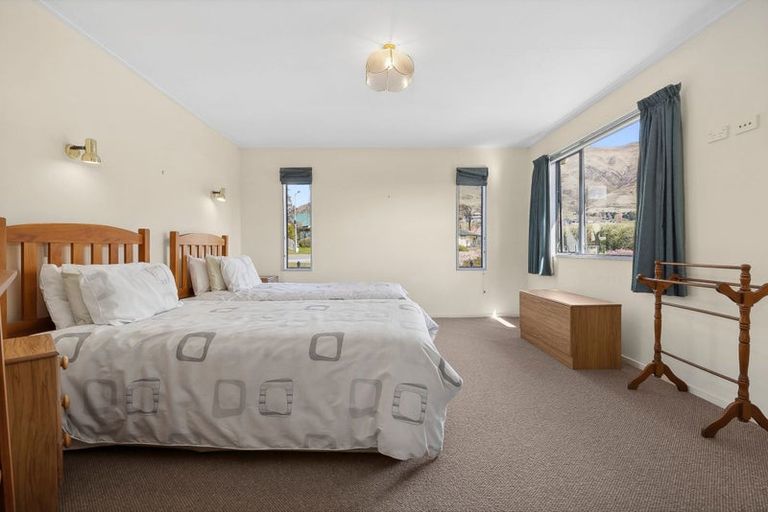 Photo of property in 26 Meadowstone Drive, Wanaka, 9305