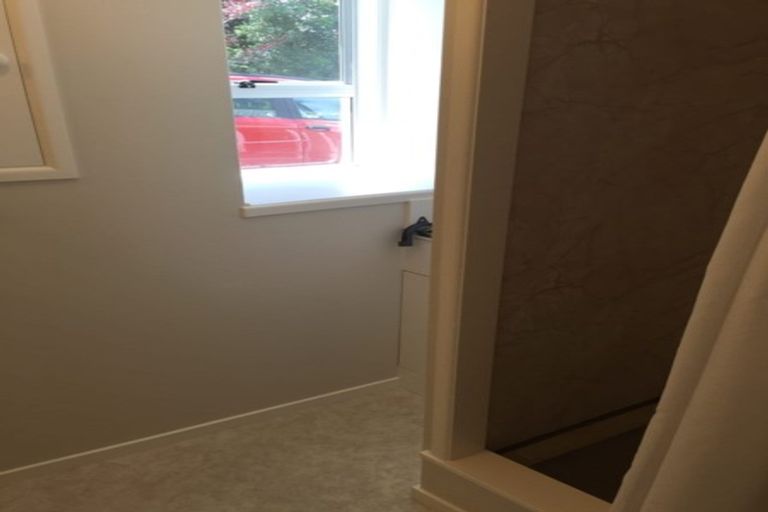 Photo of property in 33 Trelawn Place, Cockle Bay, Auckland, 2014