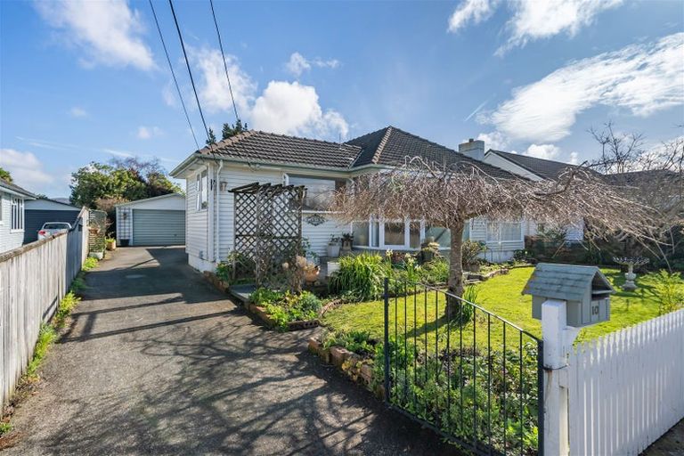 Photo of property in 10 Robertson Street, Elderslea, Upper Hutt, 5018