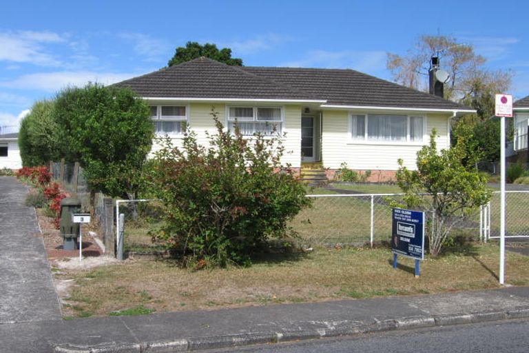 Photo of property in 5 Cajero Place, Green Bay, Auckland, 0604