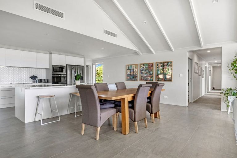 Photo of property in 18 Kaipara Lake Road, South Head, Helensville, 0874