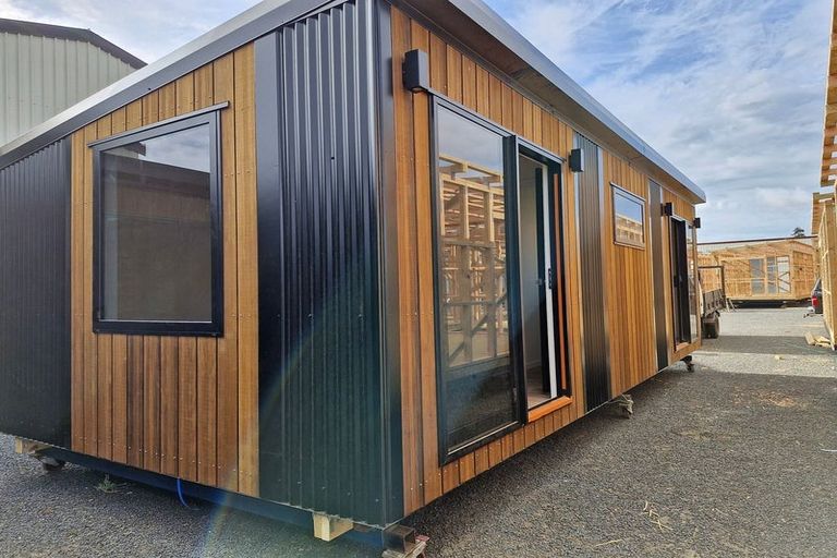 Photo of property in 40 Breakwater Road, Moturoa, New Plymouth, 4310