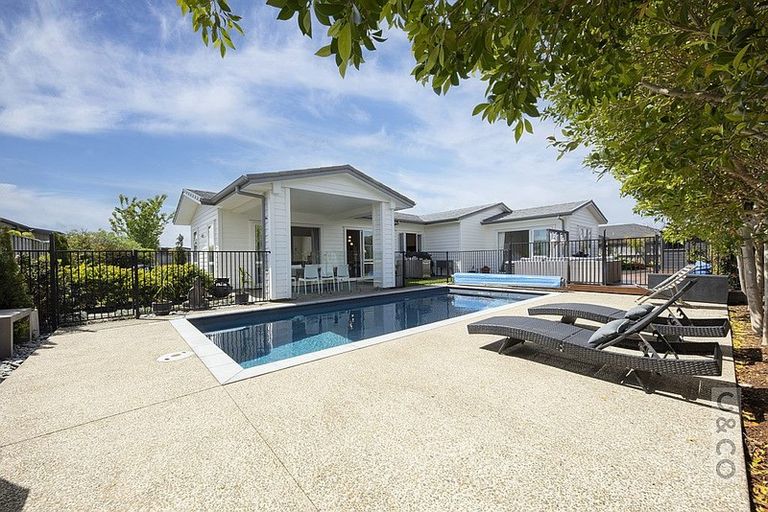 Photo of property in 14 Floyd Road, Riverhead, 0820