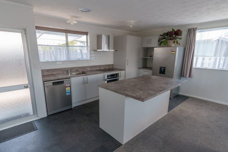 Photo of property in 33 Tiller Close, Kelvin Grove, Palmerston North, 4414