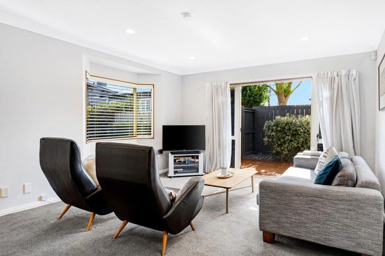 Photo of property in 5b Kawau Road, Greenlane, Auckland, 1061