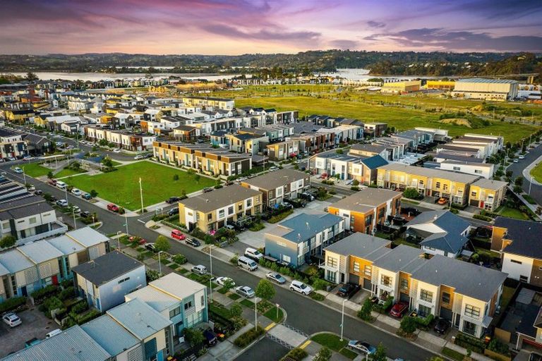 Photo of property in 28 Rangihina Road, Hobsonville, Auckland, 0616