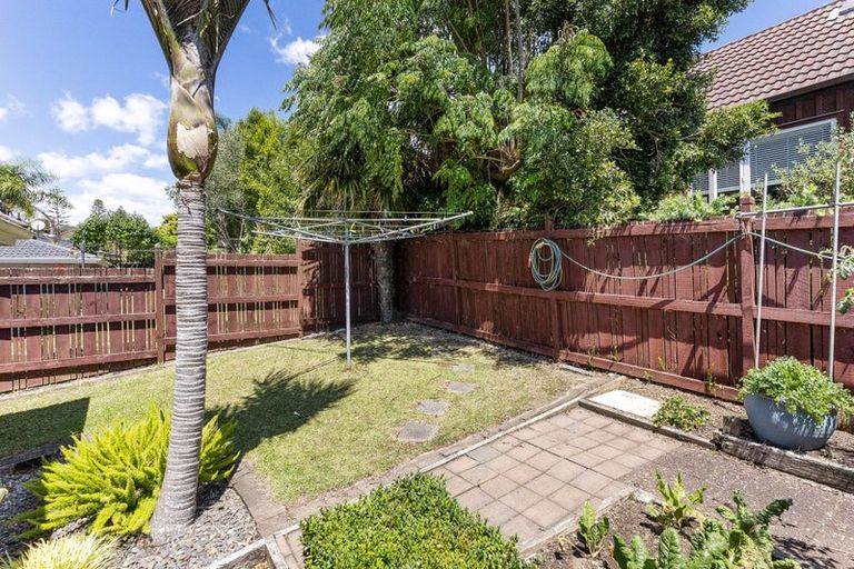 Photo of property in 14 Cyclades Place, Shelly Park, Auckland, 2014