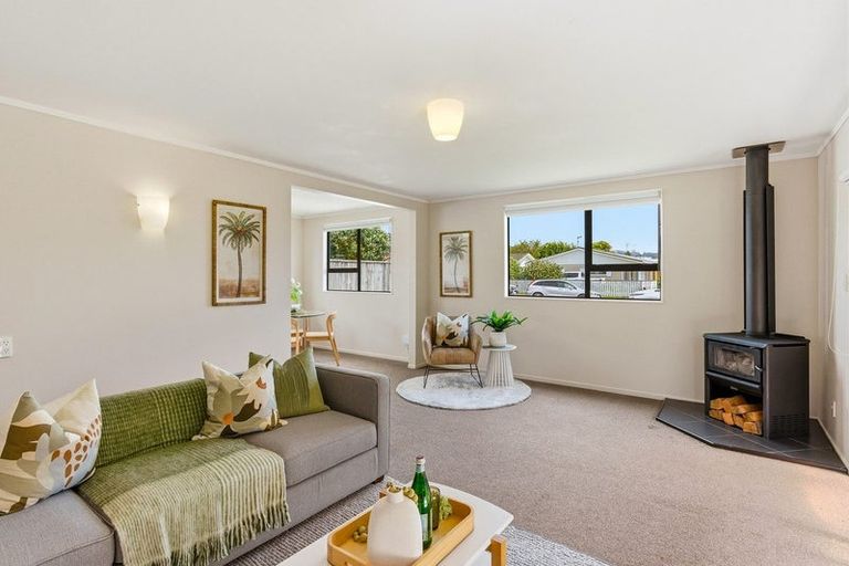Photo of property in 27 Oriwa Street, Waikanae, 5036