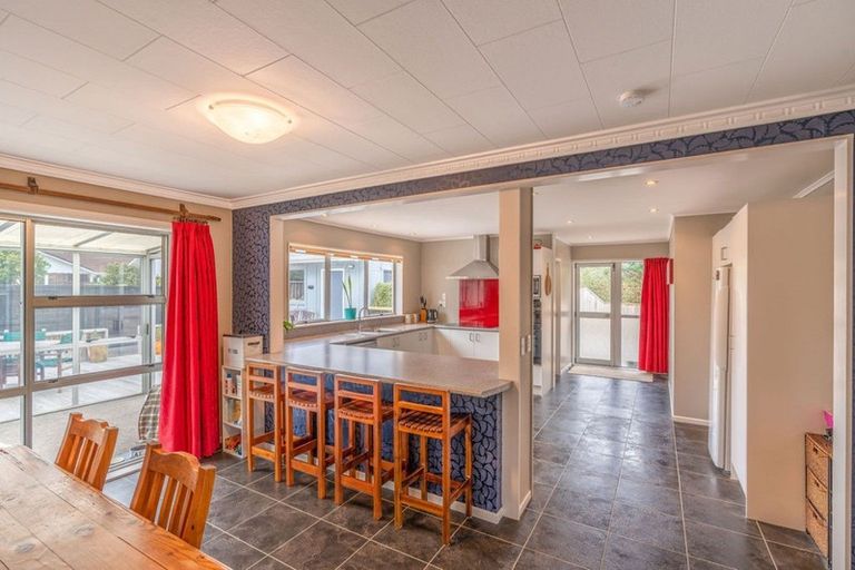 Photo of property in 8 Paretai Grove, Waikanae, 5036