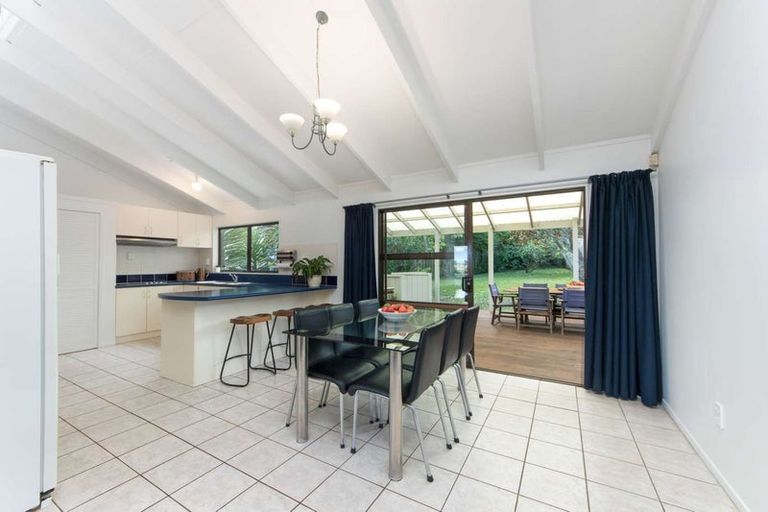 Photo of property in 14 Woodhouse Place, West Harbour, Auckland, 0618