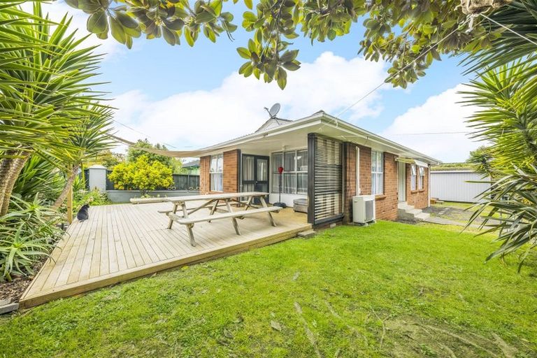 Photo of property in 83 Arimu Road, Papakura, 2110