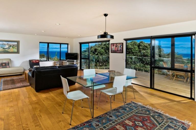 Photo of property in 90 Domain Crescent, Muriwai, 0881