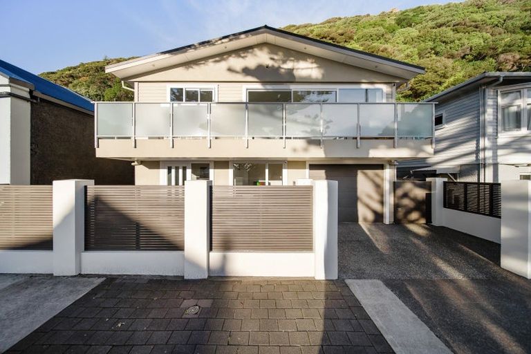 Photo of property in 225 Muritai Road, Eastbourne, Lower Hutt, 5013