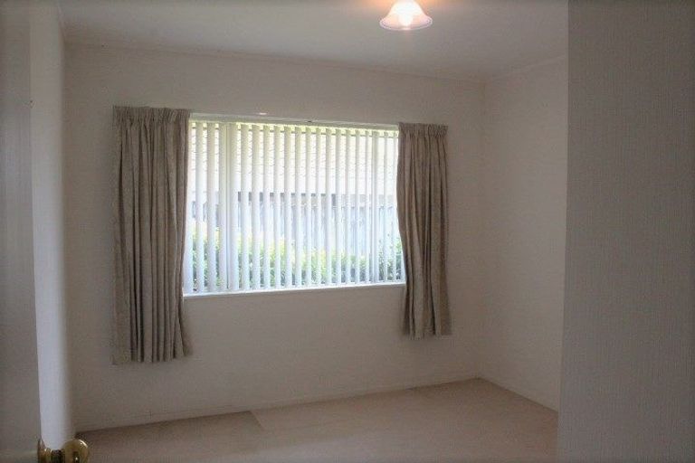 Photo of property in 2/38 Ambleside Drive, Northpark, Auckland, 2013
