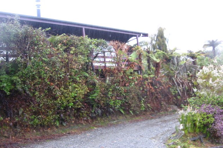 Photo of property in 2 Ivy Terrace, Moana, 7872