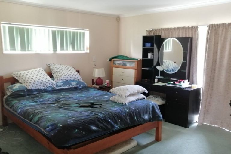 Photo of property in 12 Mellefont Close, East Tamaki Heights, Auckland, 2016