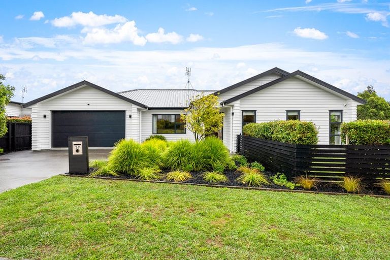 Photo of property in 29 Syd Grant Crescent, Orewa, 0931