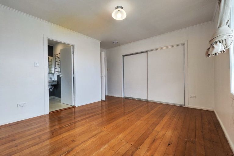 Photo of property in 1/61 Neil Avenue, Te Atatu Peninsula, Auckland, 0610