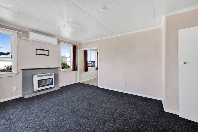 Photo of property in 6 Buchanan Place, Hawera, 4610
