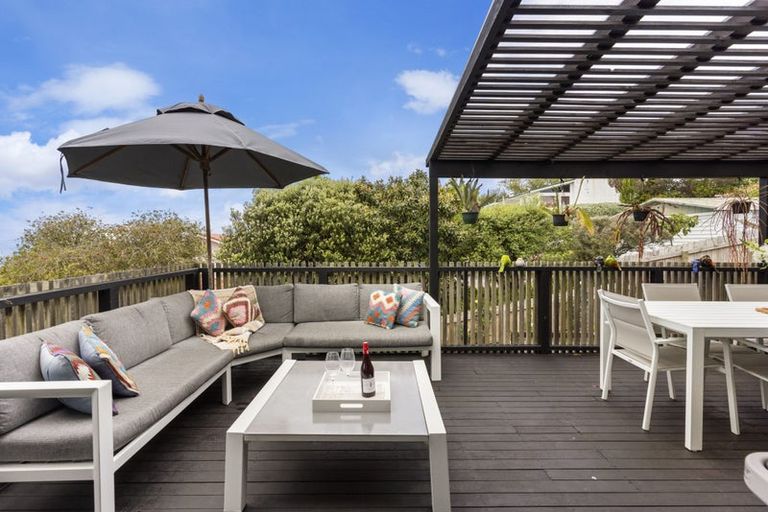 Photo of property in 1/18 Mizpah Road, Torbay, Auckland, 0630